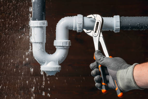 Professional Gas Line Repair technician working in Saranac, MI